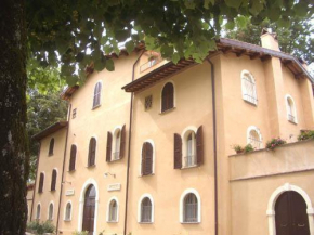 Отель La Locanda del Borgo  Пьетралунга